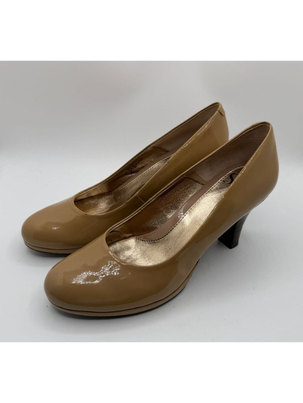 Sofft Patent Leather Pumps Women Size 8M Beige Cone Comfort Dressy Career Pumps